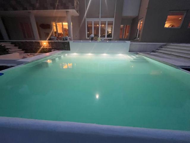 Otra de noche, el acabado refleja muy bonito la luz.