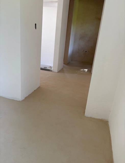 Piso de pasillo ya terminado.